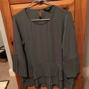 NWT Gorgeous Vera Wang blouse, size small.